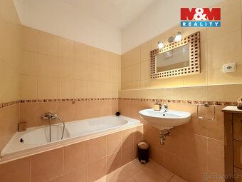 Nabízíme k pronájmu udržovaný byt 3+kk o velikosti 66 m² s b