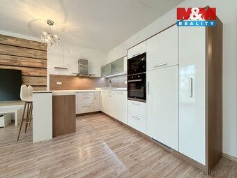 Nabízíme k pronájmu udržovaný byt 3+kk o velikosti 66 m² s b