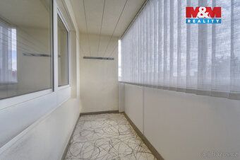 Nabízíme k pronájmu prostorný byt o dispozici 3+1 a obytné p