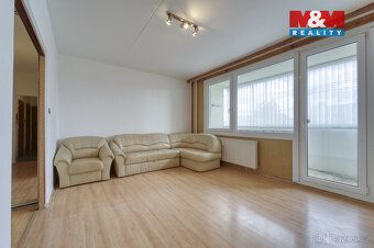 Nabízíme k pronájmu prostorný byt o dispozici 3+1 a obytné p