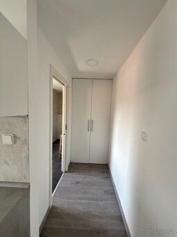 Nabízíme Vám k pronájmu stylový a prosvětlený byt o dispozic