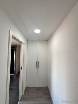 Nabízíme Vám k pronájmu stylový a prosvětlený byt o dispozic