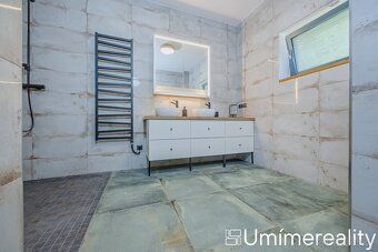 Ev.č. 00025 Objevte kouzlo moderního bydlení v harmonii s př