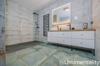 Ev.č. 00025 Objevte kouzlo moderního bydlení v harmonii s př