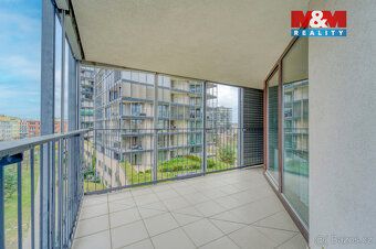 Nabízíme k prodeji světlý, moderní a velmi dobře dispozičně 