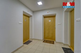 Nabízíme k prodeji světlý, moderní a velmi dobře dispozičně 