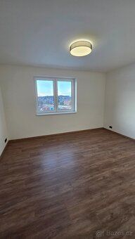 🏠 Moderní bydlení v klidné lokalitě s krásným výhledem a výb