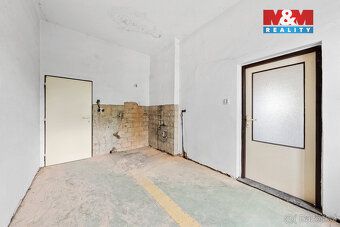 Nabízíme k prodeji prostorný rodinný dům v klidné části obce