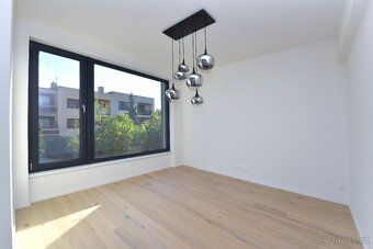 Novostavba ŘRD 7+kk + terasa + balkon + garáž a parkovací st