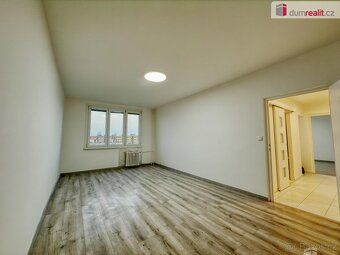 zálohy na teplou, studenou vodu a teplo 2569,- Kč, kauce 20.