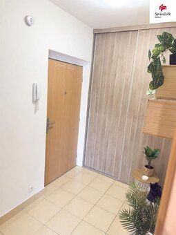 Světlý byt 2+kk s balkonem a parkovacím stáním v klidné část