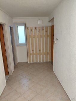 Dobrý den, pronajímám revitalizovaný byt 2+1, 56m2 v 2.patře