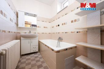 Nabízíme k prodeji prostorný dvoupodlažní rodinný dům o disp