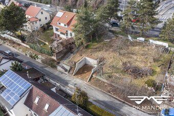 Ev.č. 742-1 Stavební pozemek s projektem a stavebním povolen