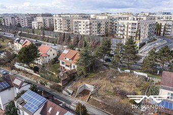 Ev.č. 742-1 Stavební pozemek s projektem a stavebním povolen