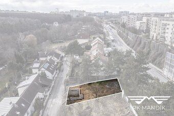 Ev.č. 742-1 Stavební pozemek s projektem a stavebním povolen