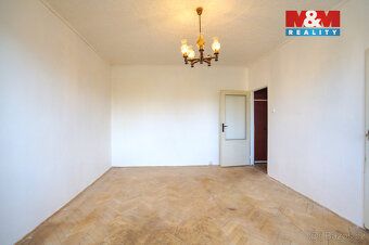 Nabízíme prodej družstevního bytu 2+1 s prostornou zasklenou