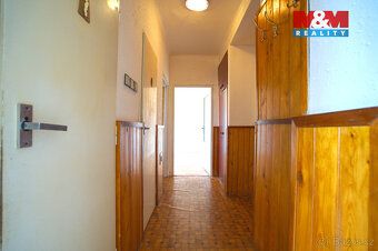 Nabízíme prodej družstevního bytu 2+1 s prostornou zasklenou