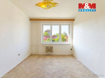 Nabízíme prodej družstevního bytu 2+1 s prostornou zasklenou