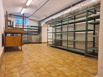Pronájem skladových 41m prostor v budově Hlinsko Komenského 
