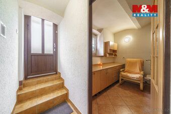 Rodinný dům po rekonstrukci se zahradou a terasou s výhledem