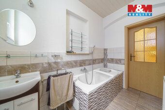 Rodinný dům po rekonstrukci se zahradou a terasou s výhledem