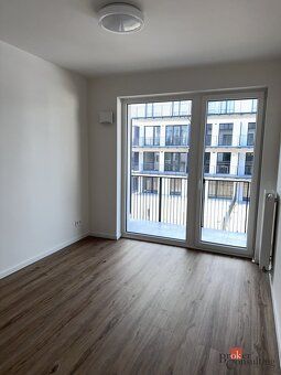 Pronájem bytu 2kk s balkonem a parkovacím stánímNabízím k pr