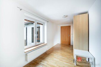Prostorný rodinný dům 121 m² v klidné vinařské obci s rychlo