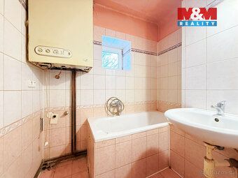 Nabízíme k prodeji prostorný rodinný dům s dispozicí 4+1 v o