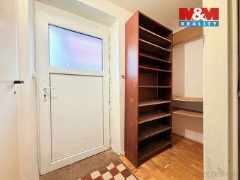 Nabízíme k prodeji prostorný rodinný dům s dispozicí 4+1 v o