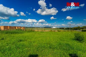 Nabízíme k prodeji pozemek k bydlení o rozloze 887m², nacház