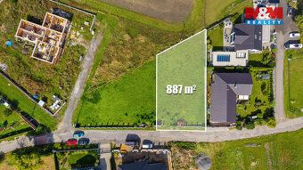 Nabízíme k prodeji pozemek k bydlení o rozloze 887m², nacház