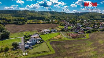 Nabízíme k prodeji pozemek k bydlení o rozloze 887m², nacház