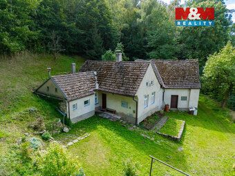 V klidné obci Čechtín, pouhých 15 minut jízdy od Třebíče, na