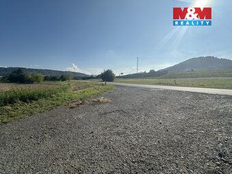 Nabízíme k prodeji rovinatý pozemek o celkové výměře 2032 m²