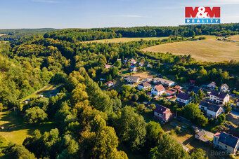 Nabízíme k prodeji stavební pozemek o rozloze 1370 m² v klid