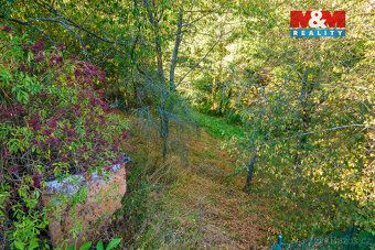 Nabízíme k prodeji stavební pozemek o rozloze 1370 m² v klid