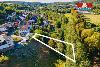 Nabízíme k prodeji stavební pozemek o rozloze 1370 m² v klid