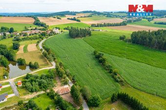 Nabízíme k prodeji atraktivní pozemek určený k výstavbě o ro
