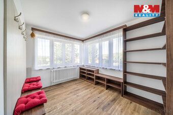 K prodeji třípodlažní rodinný dům s garáží, na pozemku o vel