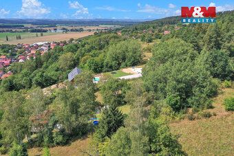 Nabízíme k prodeji 1/2 stavebního pozemku o výměře 1375 m², 