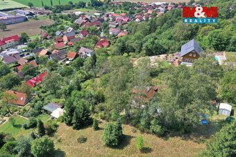 Nabízíme k prodeji 1/2 stavebního pozemku o výměře 1375 m², 