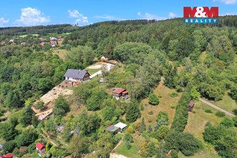 Nabízíme k prodeji 1/2 stavebního pozemku o výměře 1375 m², 