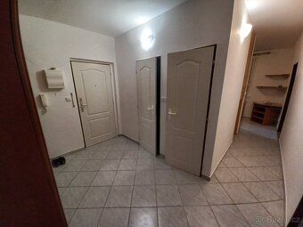 Nabízím k dlouhodobému pronájmu byt 2+1 s balkónem, velikost
