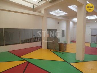 Nabízíme k pronájmu celé patro ve 3 podlaží (podkroví) v adm