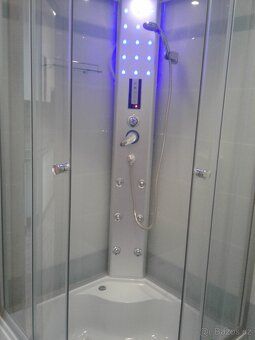 Pronajmu pokoj 21,5 m2 + balkón 3 m2 v třípokojovém bytě v C