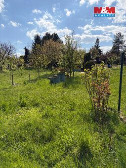 Nabízíme k prodeji krásnou zahradu o rozloze 936 m² se vzros