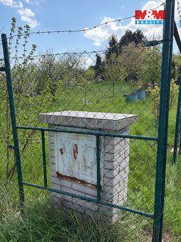 Nabízíme k prodeji krásnou zahradu o rozloze 936 m² se vzros