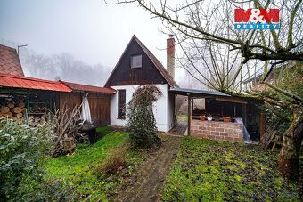 Nabízíme k prodeji chatu s vlastním pozemkem v žádané lokali