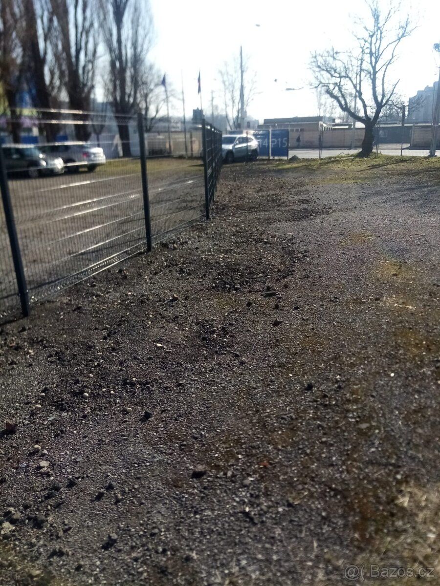 Nabízím k pronájmu atraktivní komerční pozemek o rozloze 848